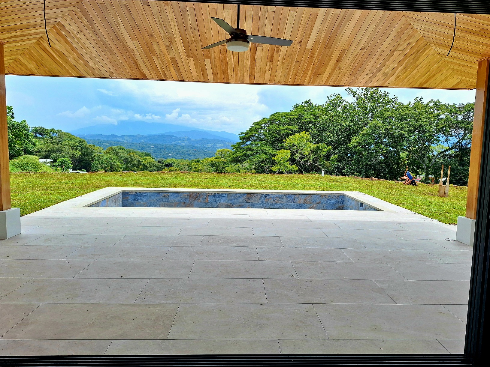 Contemporary 3 BR Atenas Designer Mountain Home