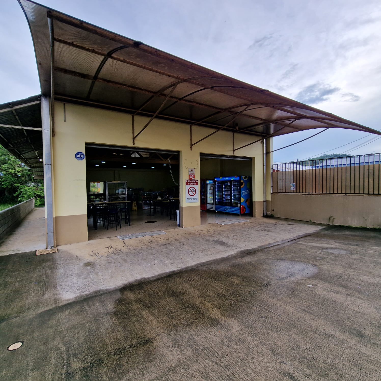 Florencia San Carlos Retail Store or Office with great parking