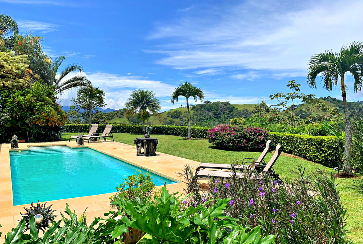 Spectacular Vacation Rental Atenas Mountain Top 3 BR Retreat