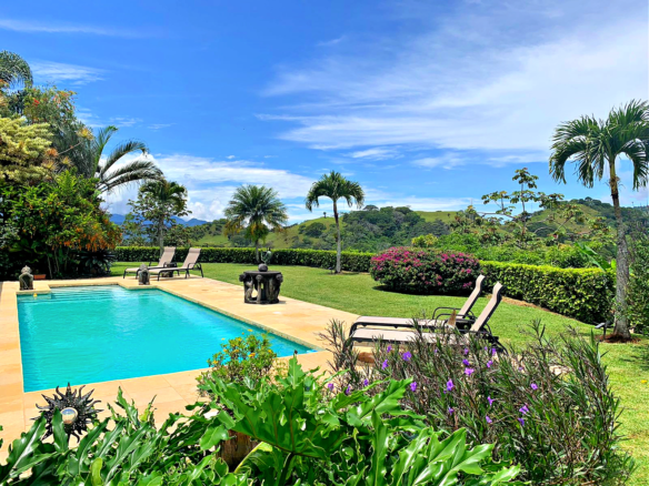 Spectacular Vacation Rental Atenas Mountain Top 3 BR Retreat