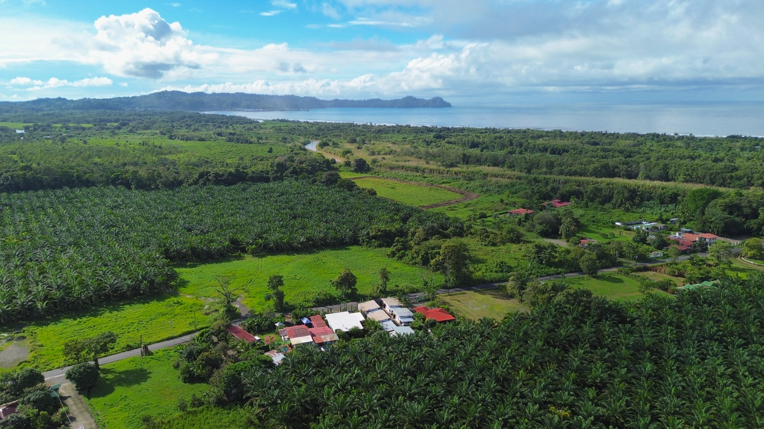 Quepos 2 BR Home plus 4 Rental Villas House with Private Pool