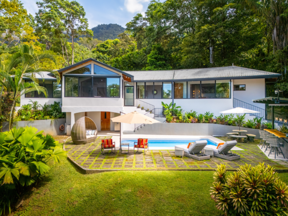 Stunning Contemporary Renovated 2 BR Ojochal Jungle Home