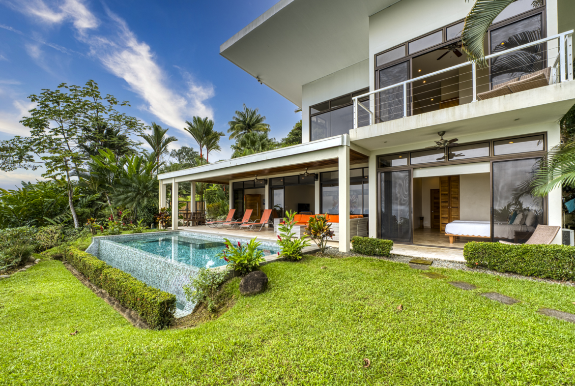 Uvita Jaw Dropping Whale's Tail View 2 BR Home and Pool