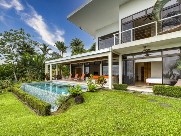 Uvita Jaw Dropping Whale's Tail View 2 BR Home and Pool