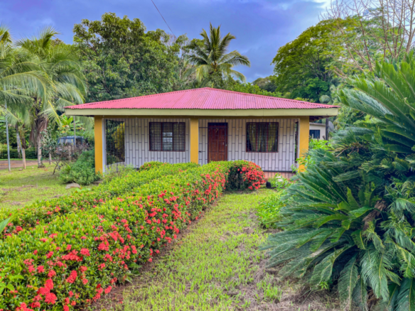 Charming Playa Coyote 3 BR Country House Near the Beach