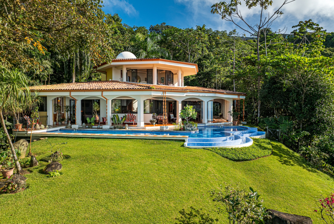 Exquisite 3 BR Estate with Stunning Vistas and Whale’s Tail Views
