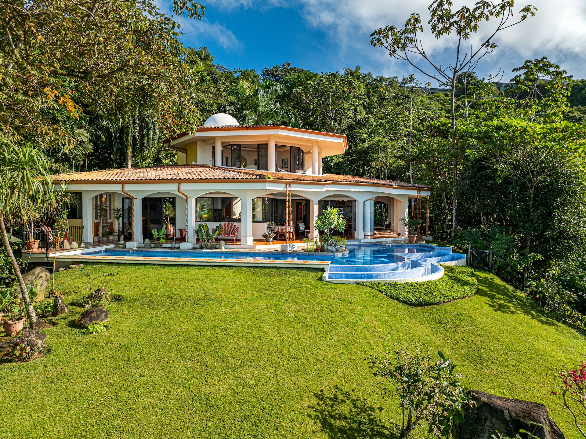 Exquisite 3 BR Estate with Stunning Vistas and Whale’s Tail Views