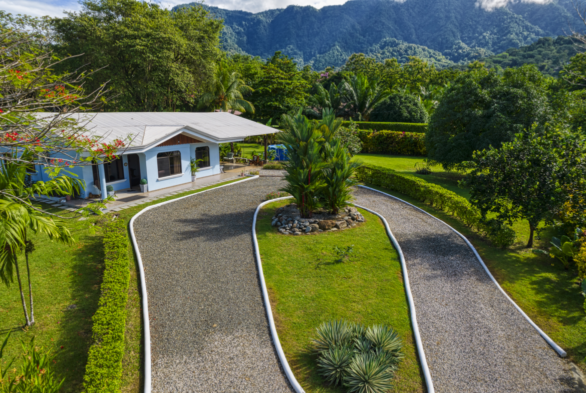 Ojochal 2 BR Mountain View Home lots of Fruit trees