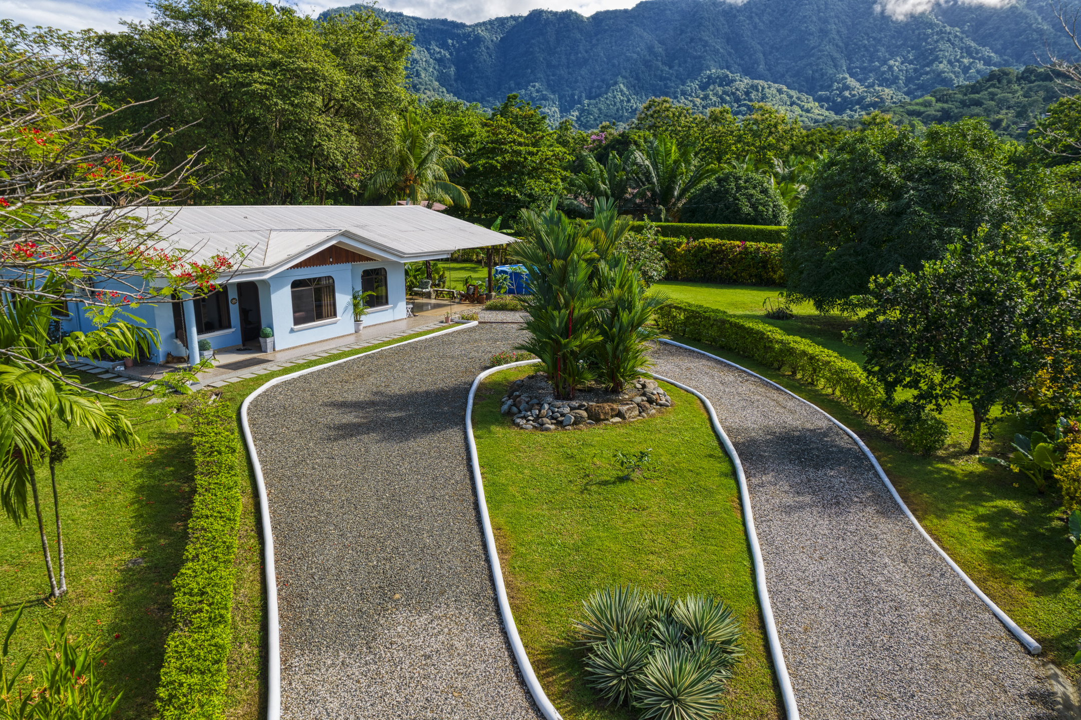 Ojochal 2 BR Mountain View Home lots of Fruit trees