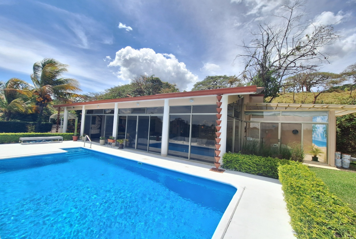 Atenas Turnkey 2 BR Solar Central Valley View Home