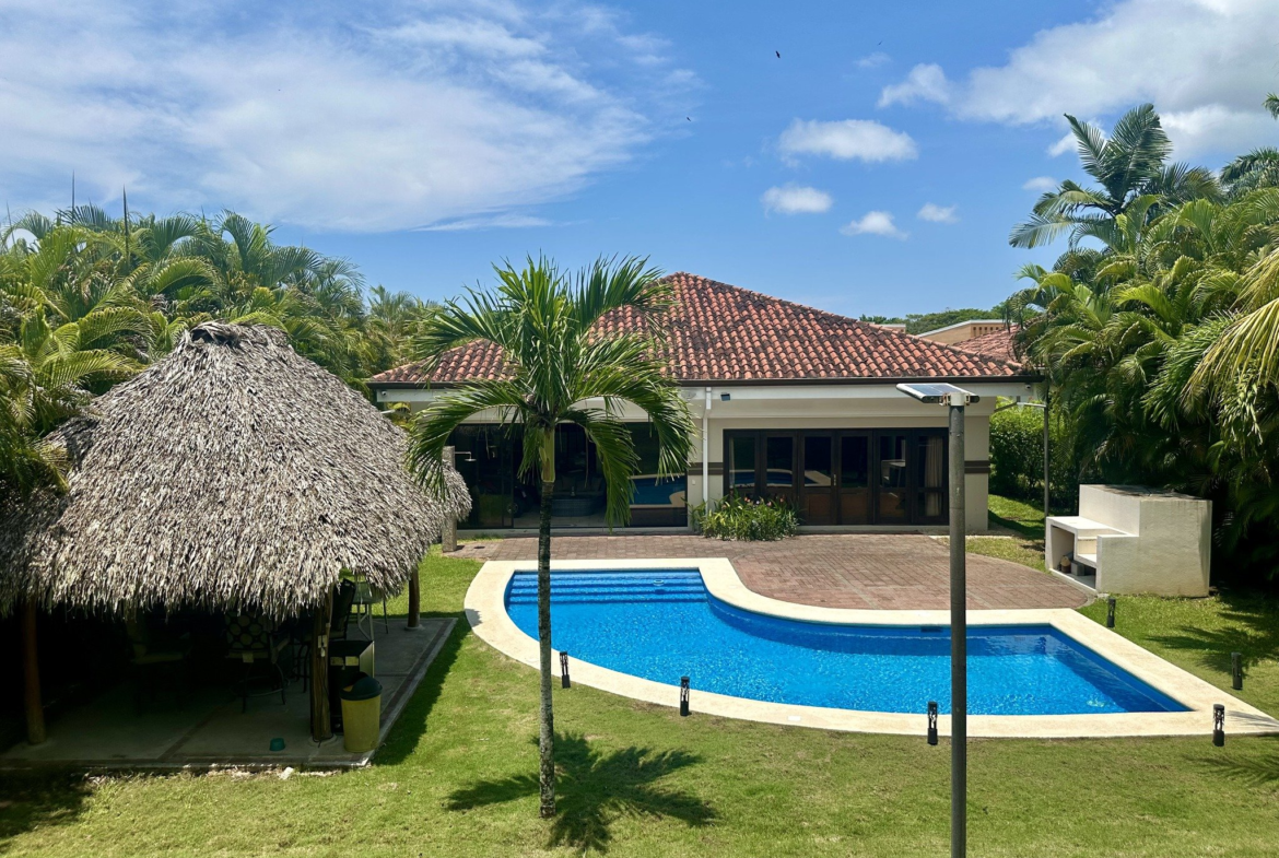 Furnished Luxury Nicoya Bay 3 BR Beach Home on the Golf Course