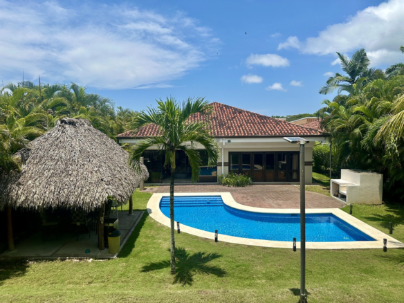 Furnished Luxury Nicoya Bay 3 BR Beach Home on the Golf Course