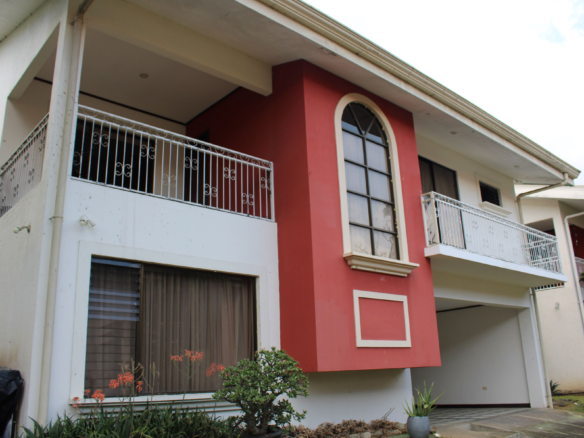 San Antonio de Escazu 3 BR House in gated community