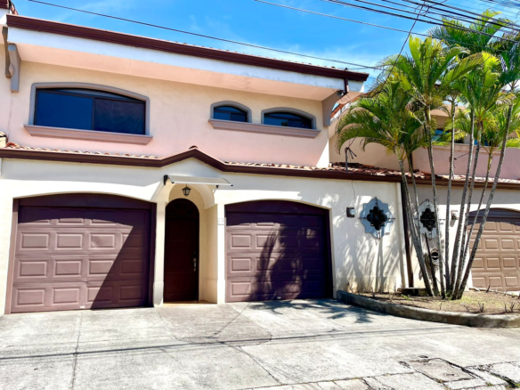 Large & Light 3 BR Praderas del Sol House with Garden and Pool