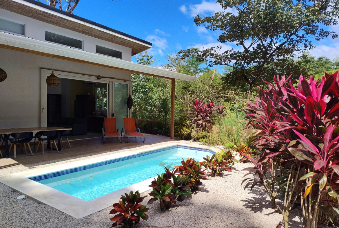 Playa Samara Modern 3 BR house with Pool and Guesthouse