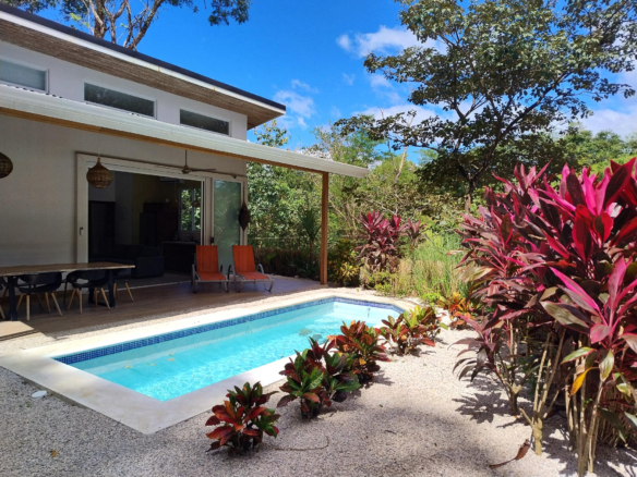 Playa Samara Modern 3 BR house with Pool and Guesthouse