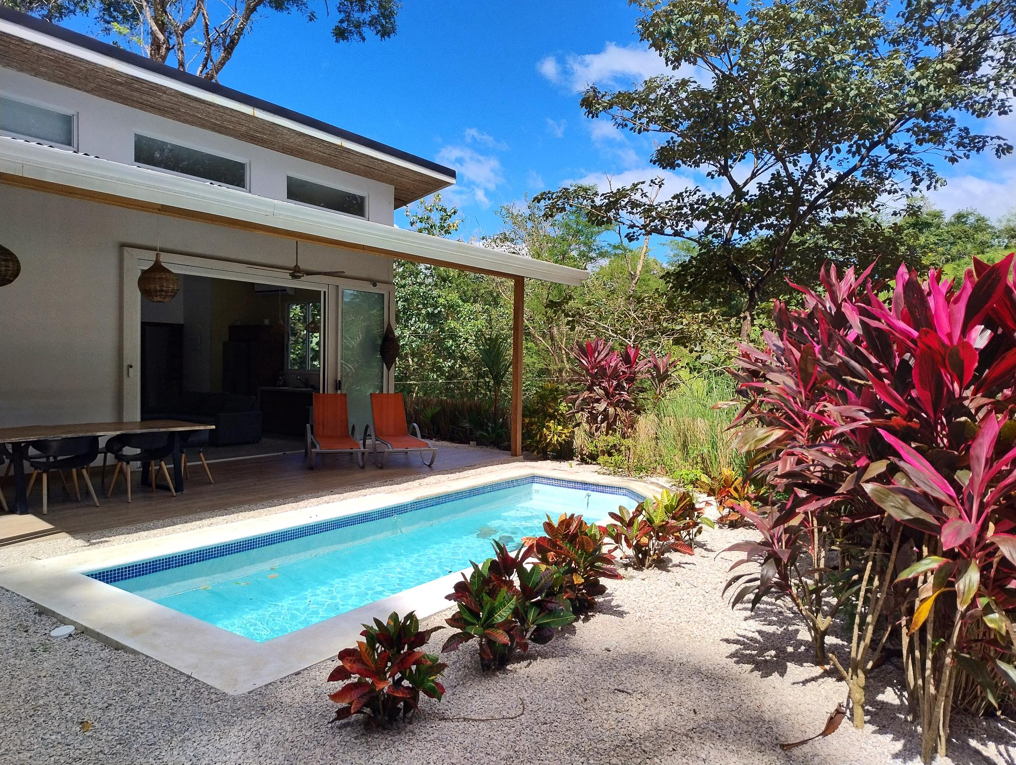 Playa Samara Modern 3 BR house with Pool and Guesthouse