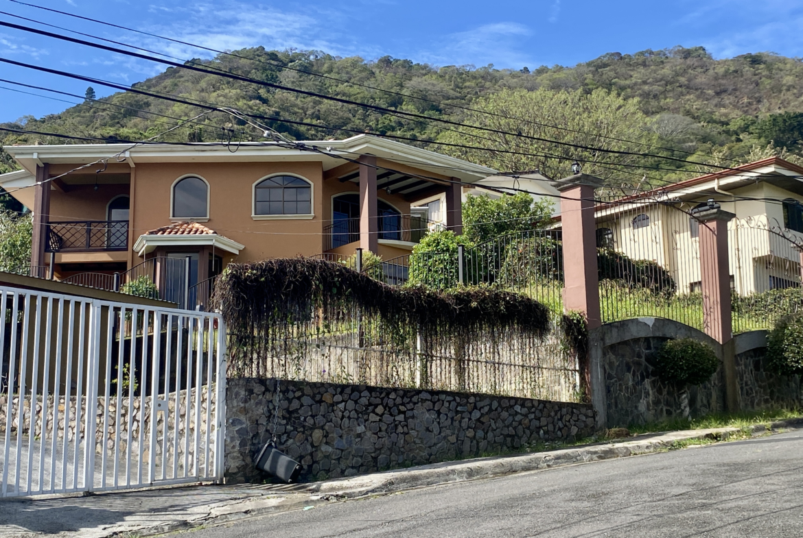 Santa Ana 3 BR Valley View Home in Montaña de Luna