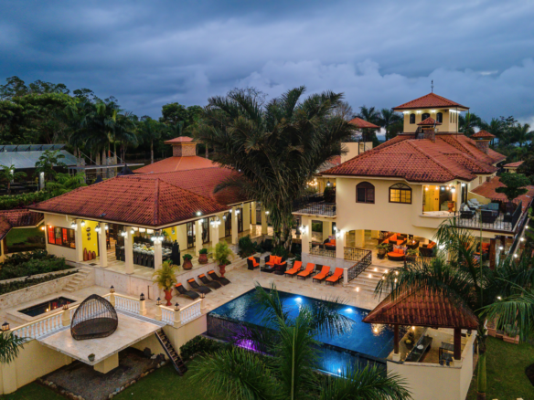19 BR Premier Luxury Estate in the Perez Zeledon Mountains