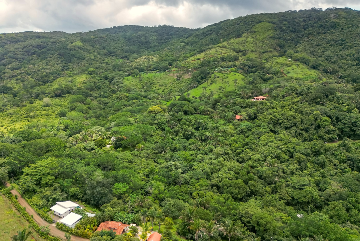 6 Acre Samara Property in a Stunning Setting