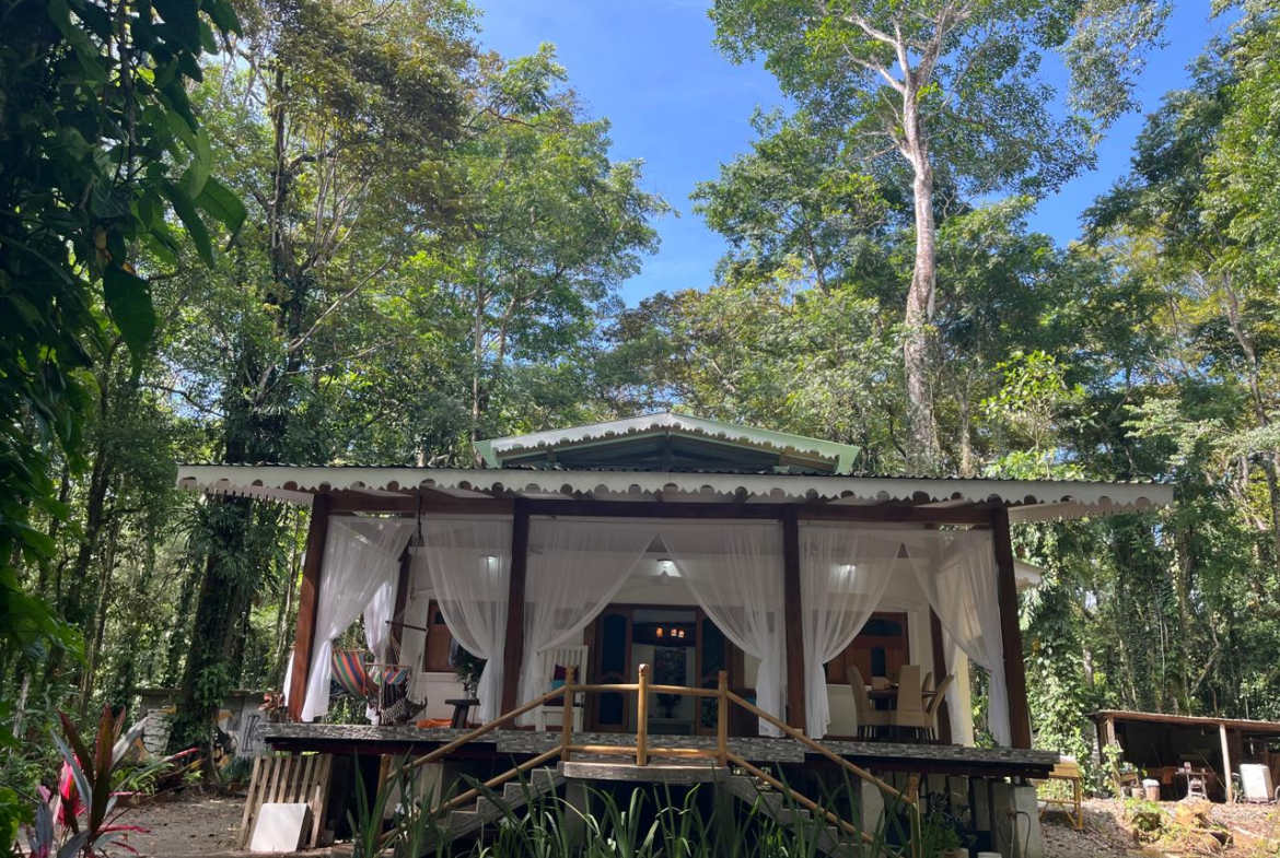 Punta Uva 3 BR Luxurious Villa on the Caribbean Coast