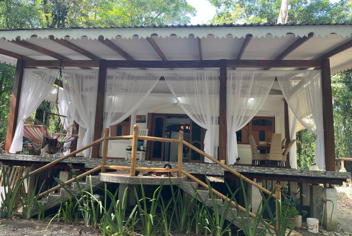 Punta Uva 3 BR Luxurious Villa on the Caribbean Coast