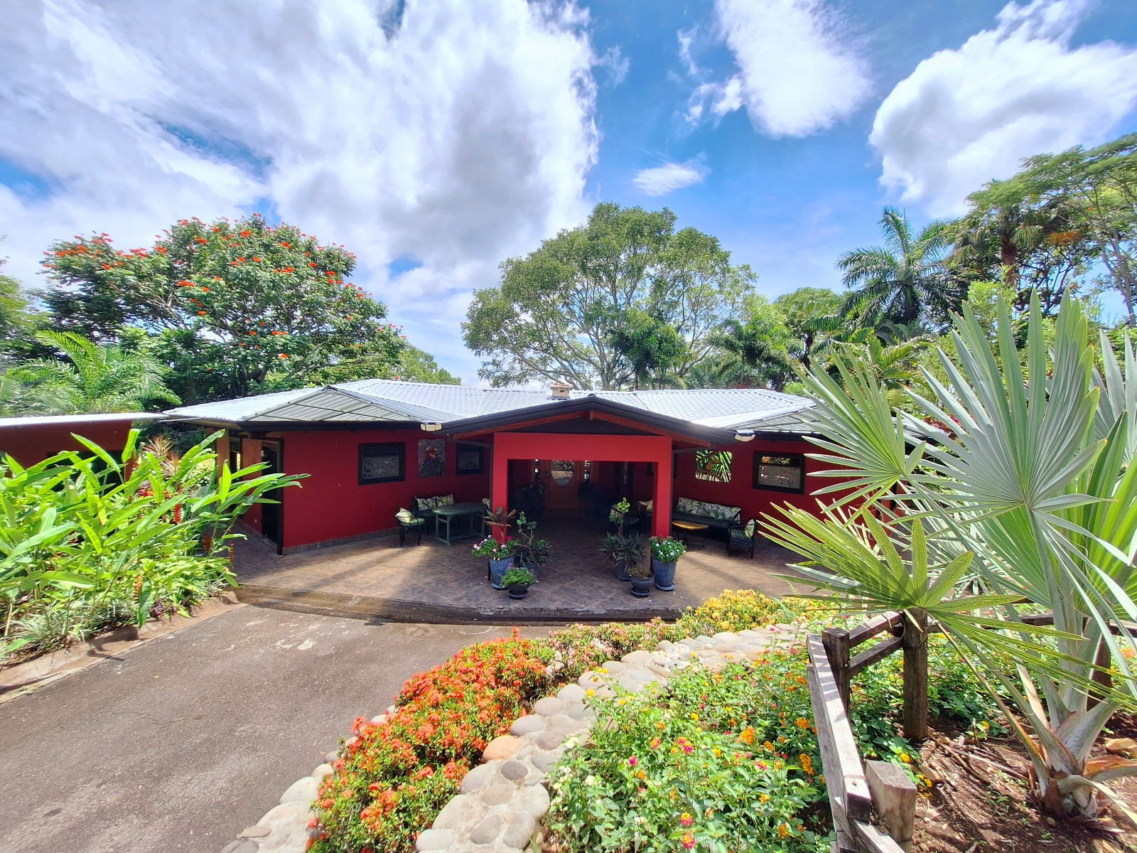 Atenas Garden of Eden 2 BR Home and Guest house