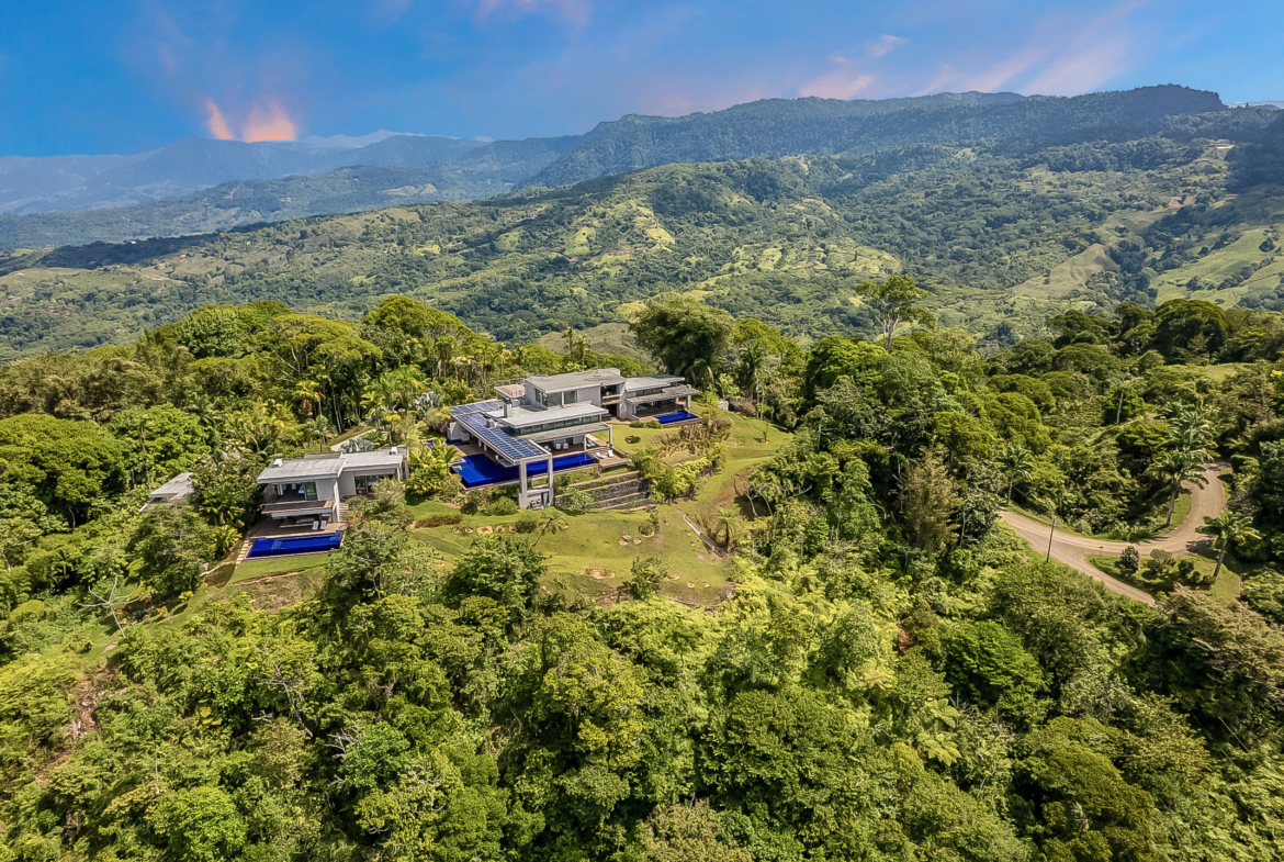 Magnificent 4 BR Dominical Luxury Home: A Coastal Paradise