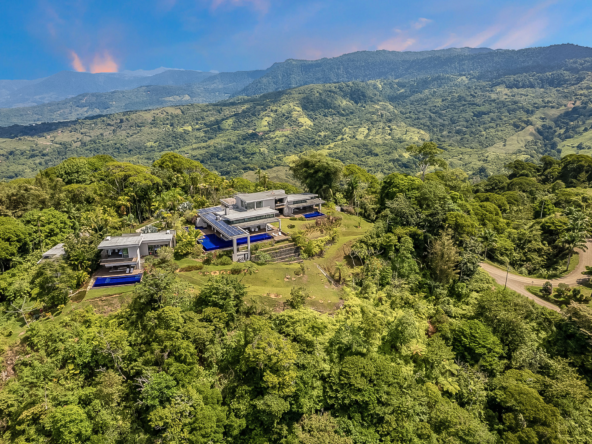Magnificent 4 BR Dominical Luxury Home: A Coastal Paradise