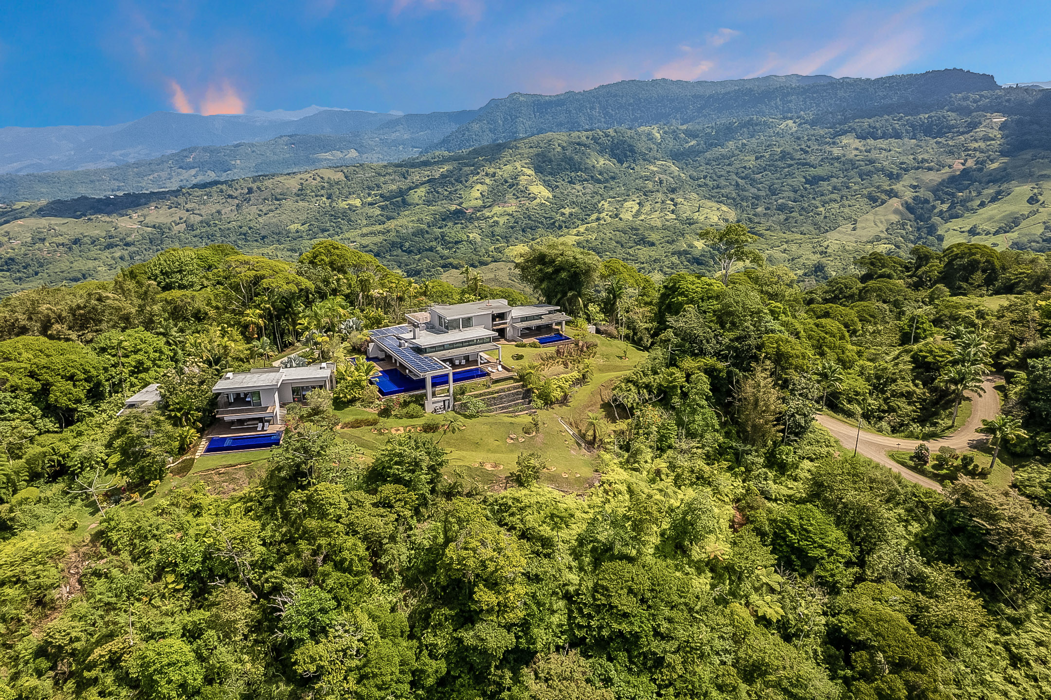 Magnificent 4 BR Dominical Luxury Home: A Coastal Paradise