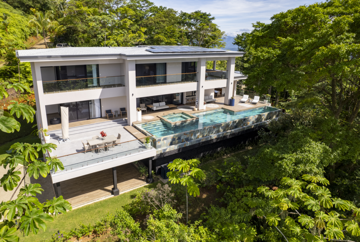 Costa Verde 4 BR Estate with Whale's Tail View