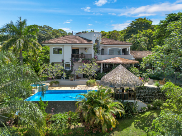 Esparza 3 BR Luxury Home and Pool on 2 Acres