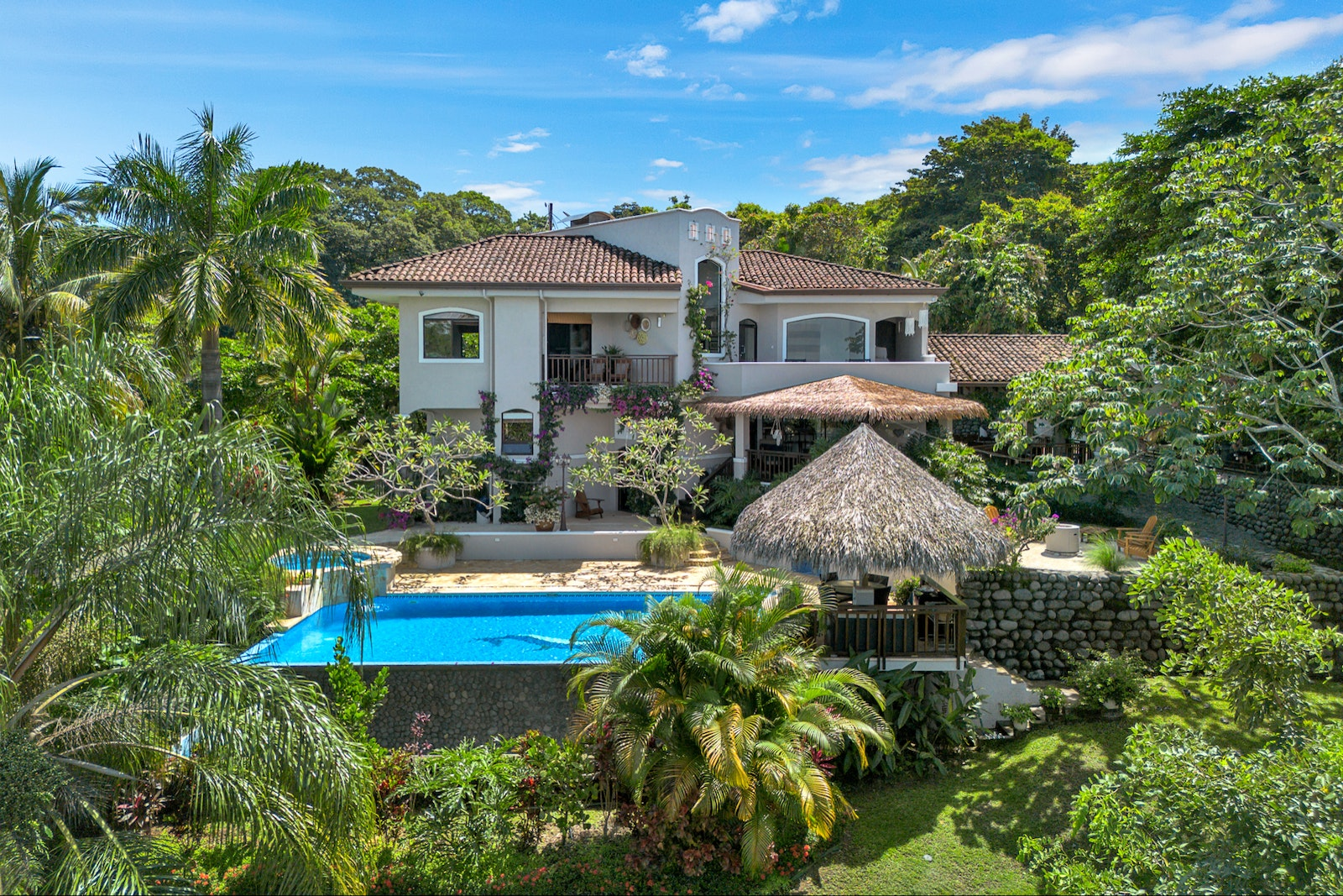 Esparza 3 BR Luxury Home and Pool on 2 Acres