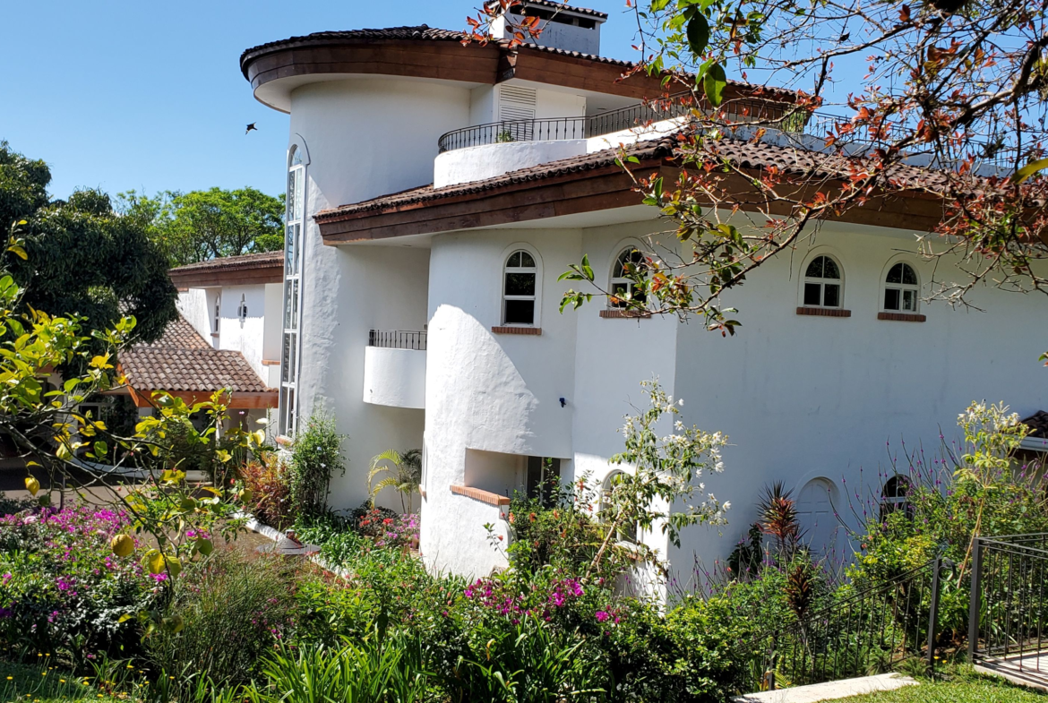 Large uniquely built 4 BR family home surrounded by nature and views