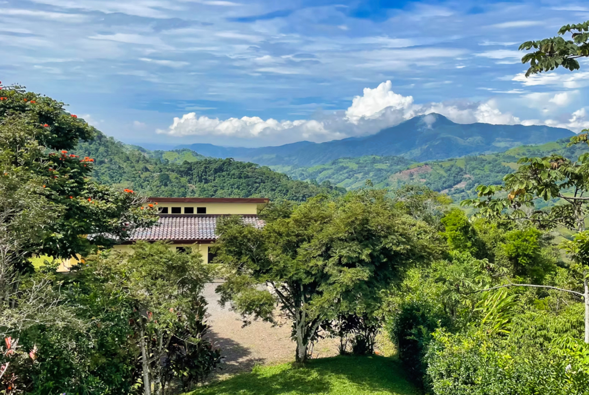 Mountaintop European Vibes in Puriscal Furnished 2 BR Home