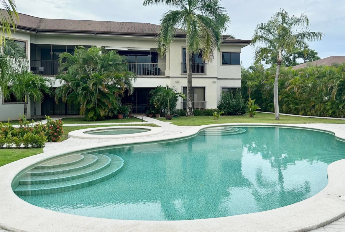 Furnished Ocean Dreams 2 BR Beach Condo in Los Delfines