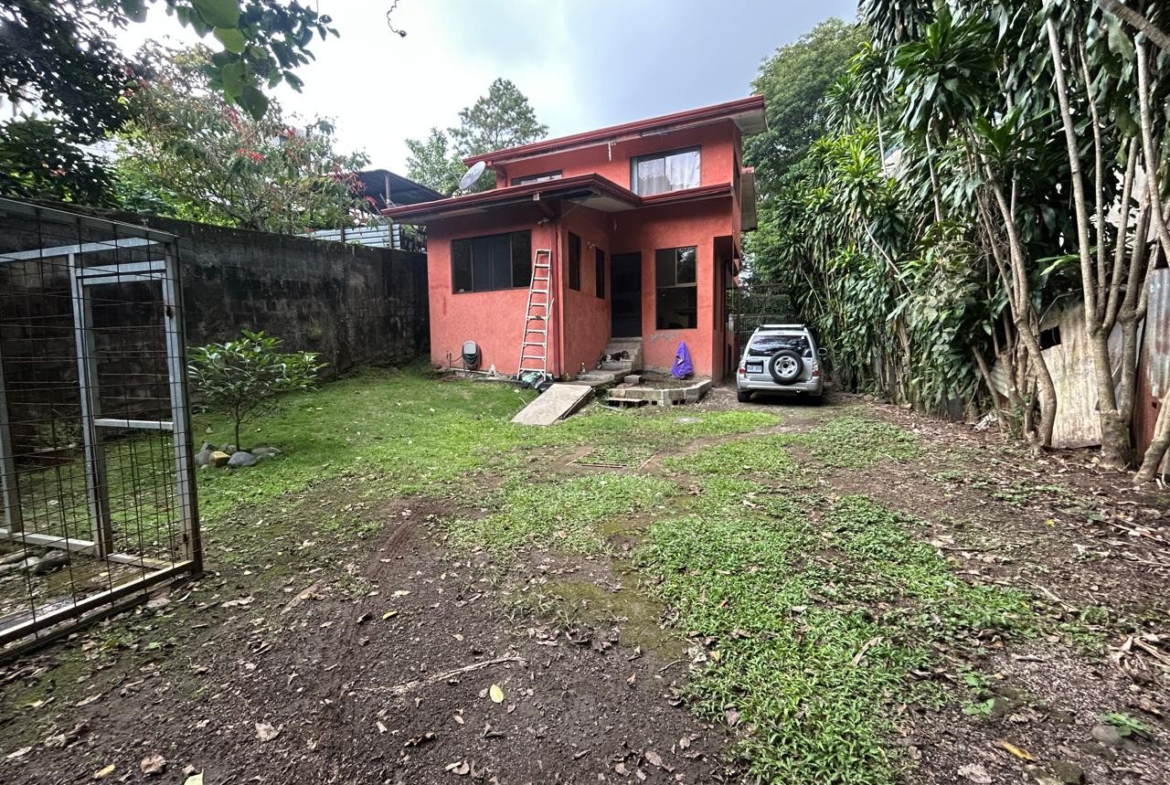 Ciudad Colon 3 BR Home with Office and Large Garden