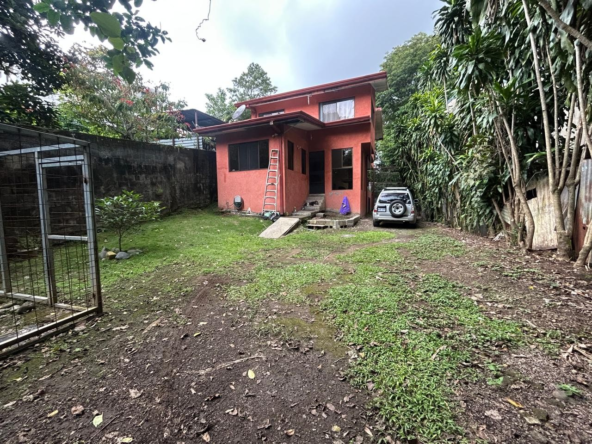 Ciudad Colon 3 BR Home with Office and Large Garden