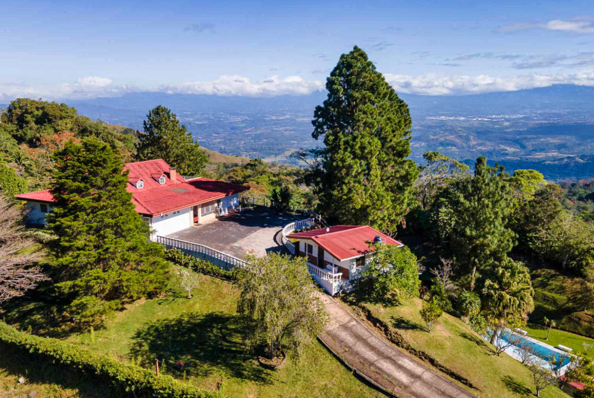 Wow Puriscal 3 BR Estate with Guest Casita - Pool - Clubhouse