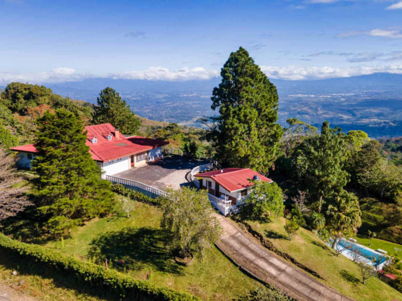 Wow Puriscal 3 BR Estate with Guest Casita - Pool - Clubhouse