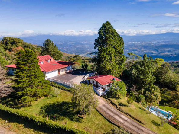 Wow Puriscal 3 BR Estate with Guest Casita - Pool - Clubhouse