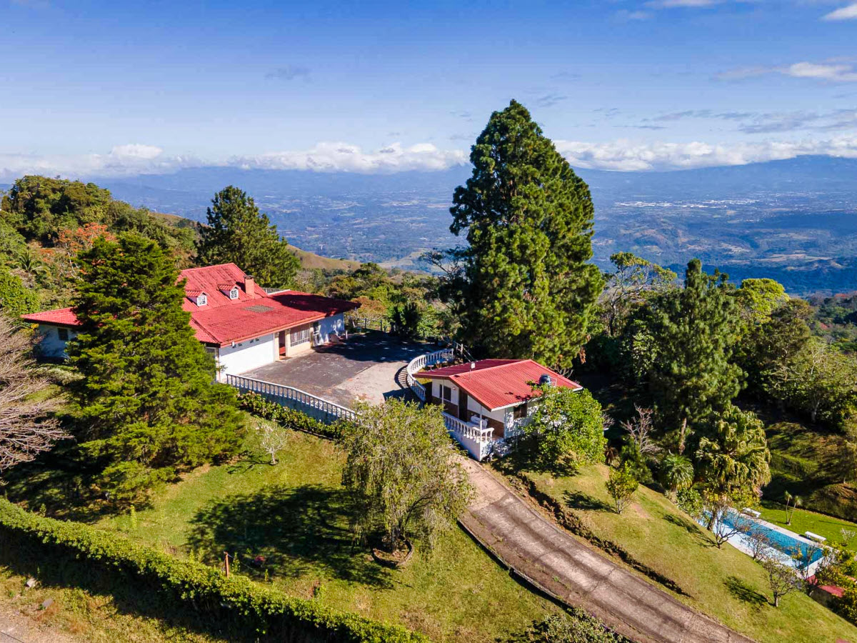 Wow Puriscal 3 BR Estate with Guest Casita - Pool - Clubhouse