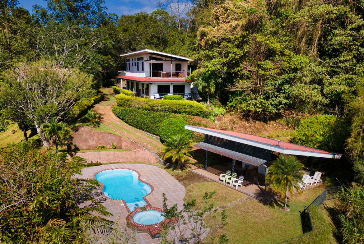 Puriscal 3 BR Panoramic View Home with Pool and Rancho