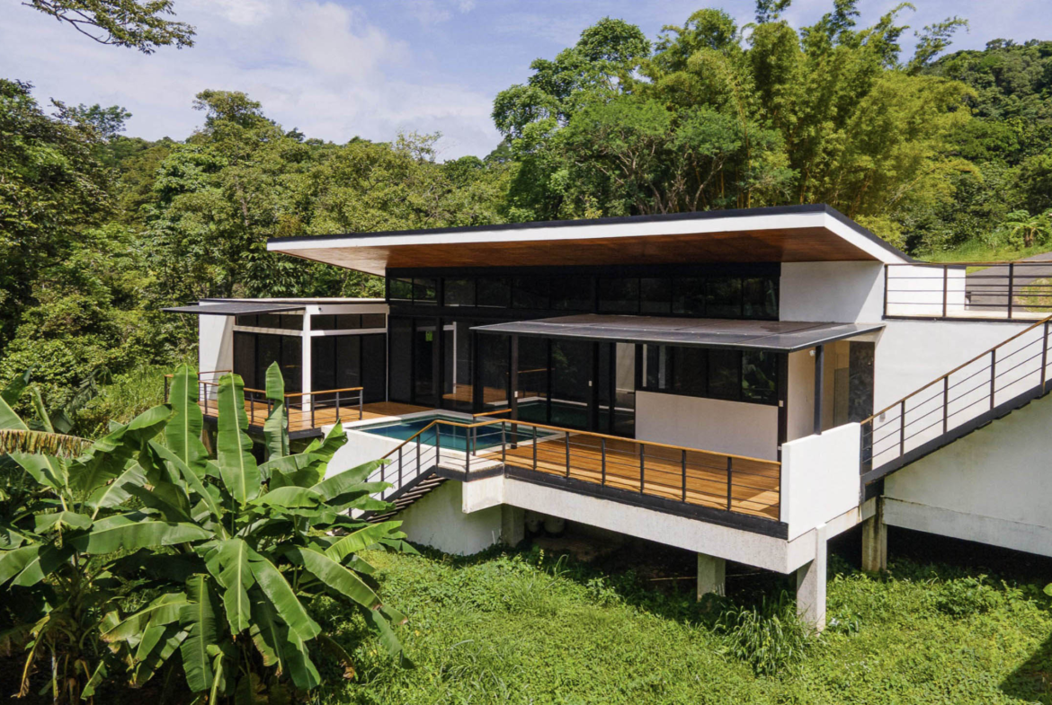 Newly built Alegría Village 2 BR house with 2 BR Casita