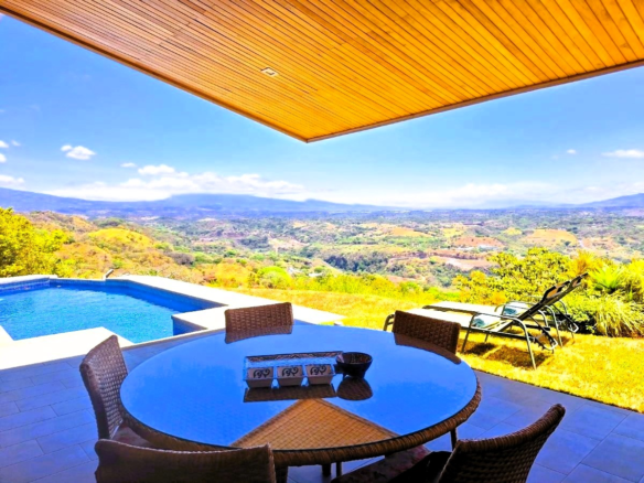 Casa Aleva – 3 BR Elevated Living in the Atenas Mountains