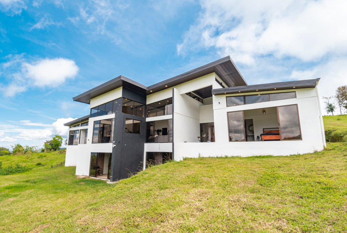 Stunning 5 BR Coronado Mountain Estate with River