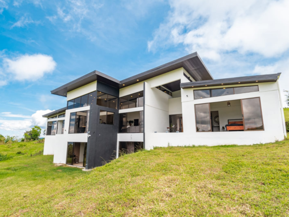 Stunning 5 BR Coronado Mountain Estate with River