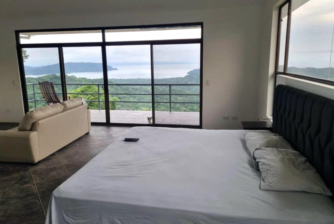 Turnkey Bachelor-style Studio on 5-Acre Ocean View Property