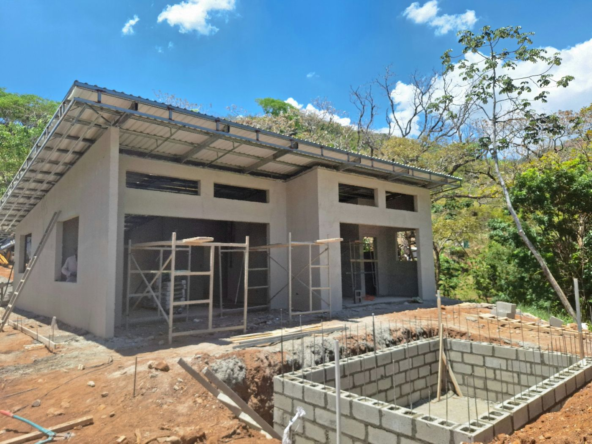 Peaceful 3 BR Atenas Forest Home