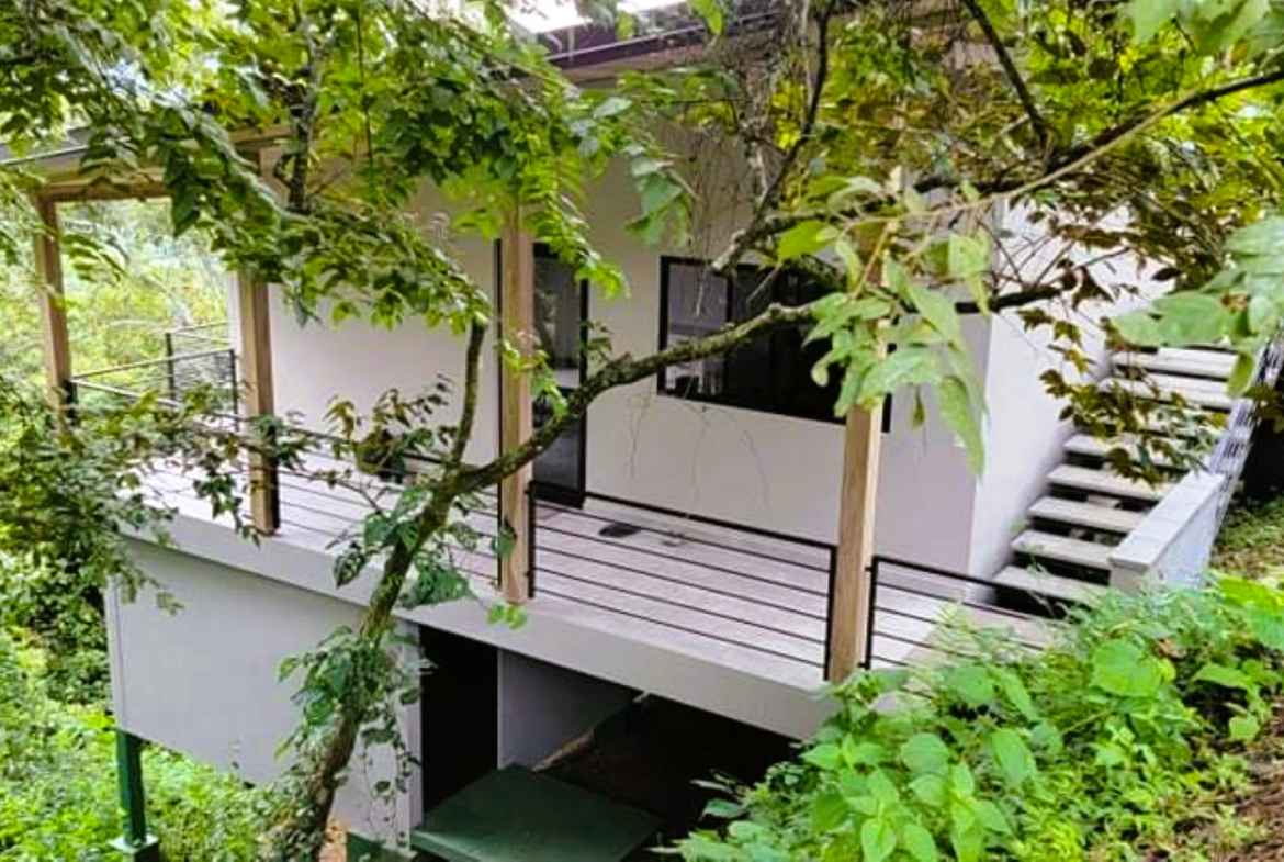 Spectacular furnished 1 BR Atenas Tree House on 4 Acres